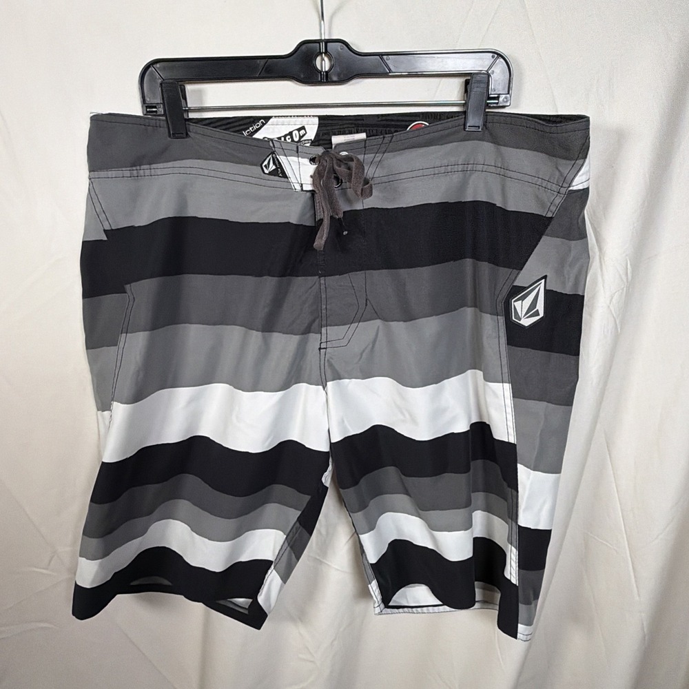 Volcom Mens Size 38‎ Striped Board Shorts Swim Surf Gray Black